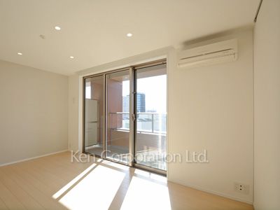 Living-Dining ※Photo of the same layout on 8 floor. Decoration and fixture may differ.