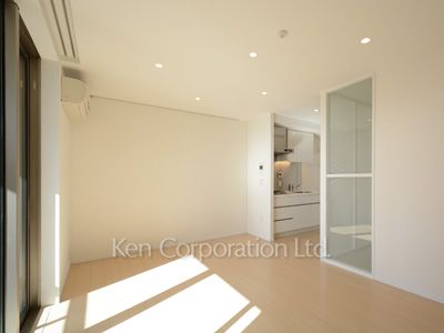 Living-Dining ※Photo of the same layout on 8 floor. Decoration and fixture may differ.