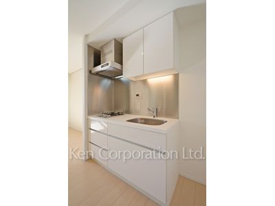 Kitchen ※Photo of the same layout on 8 floor. Decoration and fixture may differ.