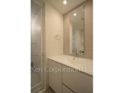 Powder Room ※Photo of the same layout on 8 floor. Decoration and fixture may differ.