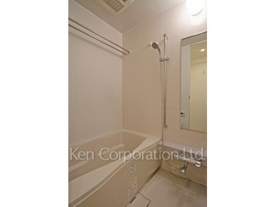 Bath ※Photo of the same layout on 8 floor. Decoration and fixture may differ.