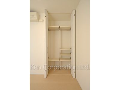 Closet ※Photo of the same layout on 8 floor. Decoration and fixture may differ.