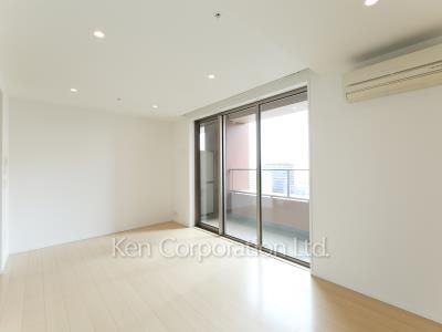 Living-Dining ※Photo of the same layout on 20 floor. Decoration and fixture may differ.
