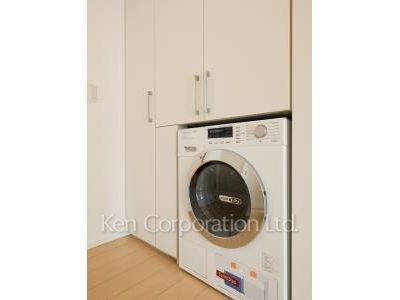 Washer-Dryer ※Photo of the same layout on 20 floor. Decoration and fixture may differ.