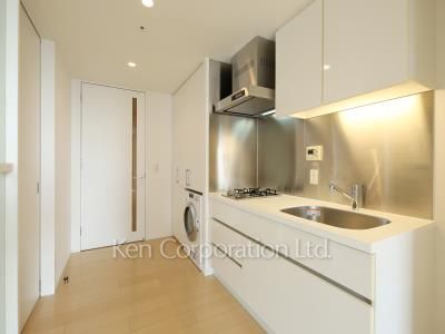 Kitchen ※Photo of the same layout on 20 floor. Decoration and fixture may differ.