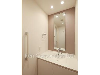 Powder Room ※Photo of the same layout on 20 floor. Decoration and fixture may differ.