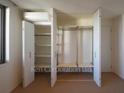 Closet ※Photo of the same layout on 9 floor. Decoration and fixture may differ.
