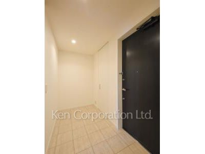 Entrance ※Photo of the same layout on 9 floor. Decoration and fixture may differ.