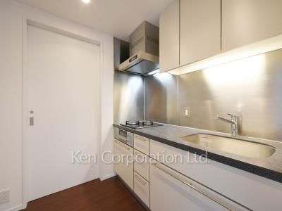 Kitchen ※Photo of the same layout on 9 floor. Decoration and fixture may differ.