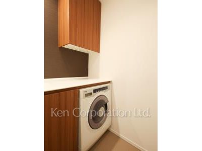 Washer-Dryer ※Photo of the same layout on 13 floor. Decoration and fixture may differ.