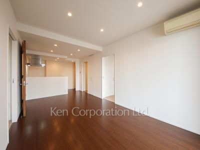 Living-Dining ※Photo of the same layout on 13 floor. Decoration and fixture may differ.