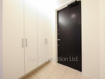 Entrance ※Photo of the same layout on 13 floor. Decoration and fixture may differ.