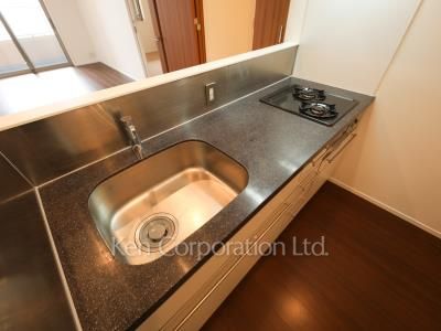 Kitchen ※Photo of the same layout on 13 floor. Decoration and fixture may differ.