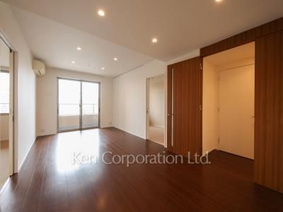Living-Dining ※Photo of the same layout on 13 floor. Decoration and fixture may differ.