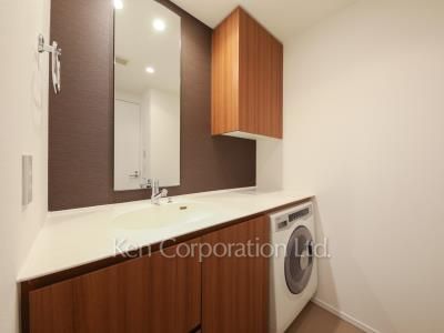 Powder Room ※Photo of the same layout on 13 floor. Decoration and fixture may differ.