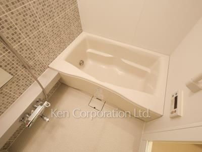 Bath ※Photo of the same layout on 13 floor. Decoration and fixture may differ.