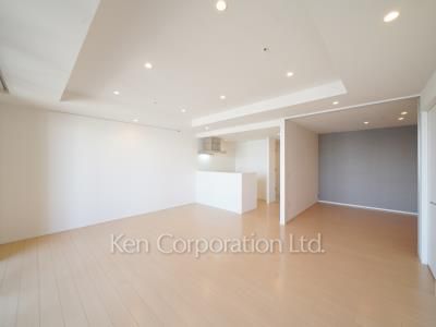 Living-Dining ※Photo of the same layout on 26 floor. Decoration and fixture may differ.