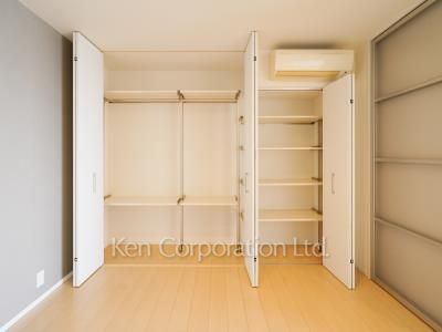 Closet ※Photo of the same layout on 26 floor. Decoration and fixture may differ.