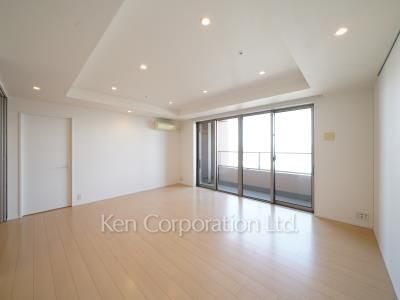 Living-Dining ※Photo of the same layout on 26 floor. Decoration and fixture may differ.