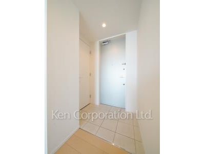 Entrance ※Photo of the same layout on 26 floor. Decoration and fixture may differ.