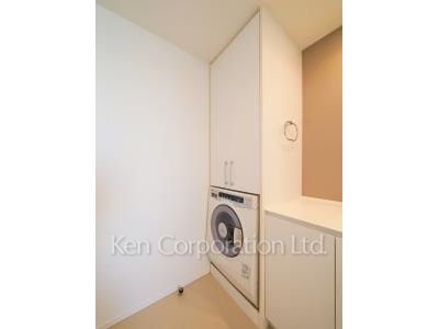 Washer-Dryer ※Photo of the same layout on 26 floor. Decoration and fixture may differ.