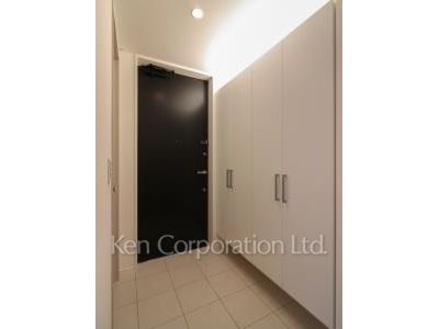 Entrance ※Photo of the same layout on 31 floor. Decoration and fixture may differ.