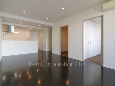 Living-Dining ※Photo of the same layout on 31 floor. Decoration and fixture may differ.