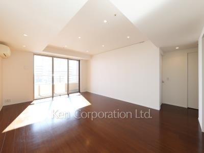Living-Dining ※Photo of the same layout on 37 floor. Decoration and fixture may differ.