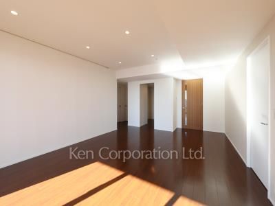 Living-Dining ※Photo of the same layout on 37 floor. Decoration and fixture may differ.
