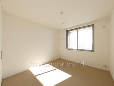 Bedroom ※Photo of the same layout on 37 floor. Decoration and fixture may differ.