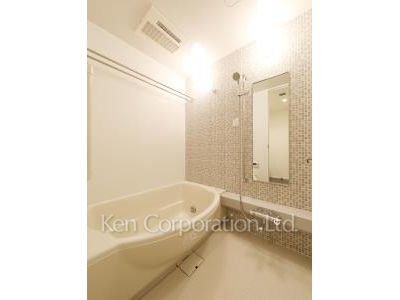 Bath ※Photo of the same layout on 37 floor. Decoration and fixture may differ.