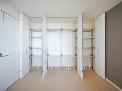 Closet ※Photo of the same layout on 30 floor. Decoration and fixture may differ.