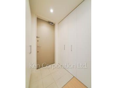 Entrance ※Photo of the same layout on 30 floor. Decoration and fixture may differ.