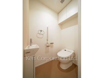 Lavatory ※Photo of the same layout on 33 floor. Decoration and fixture may differ.