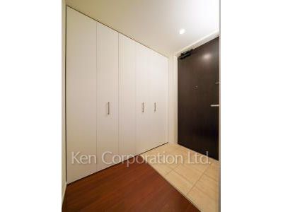 Entrance ※Photo of the same layout on 33 floor. Decoration and fixture may differ.