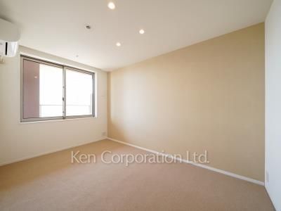 Bedroom ※Photo of the same layout on 33 floor. Decoration and fixture may differ.