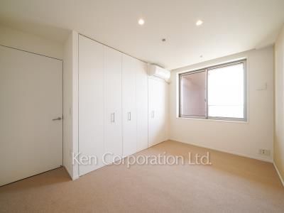 Bedroom ※Photo of the same layout on 33 floor. Decoration and fixture may differ.