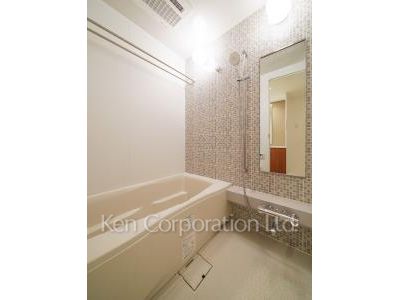 Bath ※Photo of the same layout on 33 floor. Decoration and fixture may differ.