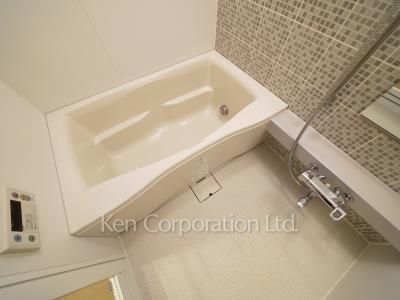 Bath ※Photo of the same layout on 33 floor. Decoration and fixture may differ.