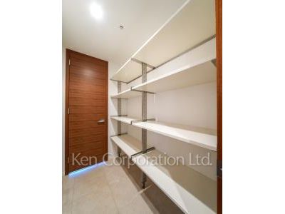 Closet ※Photo of the same layout on 41 floor. Decoration and fixture may differ.