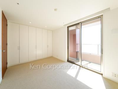Bedroom ※Photo of the same layout on 41 floor. Decoration and fixture may differ.