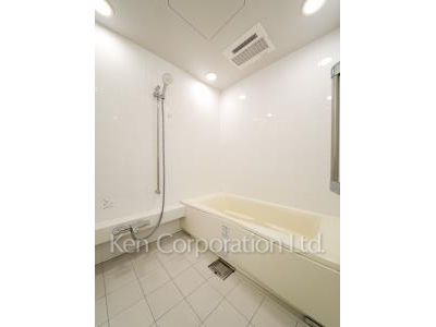 Bath ※Photo of the same layout on 41 floor. Decoration and fixture may differ.