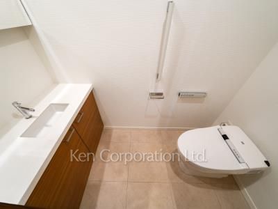 Lavatory ※Photo of the same layout on 41 floor. Decoration and fixture may differ.
