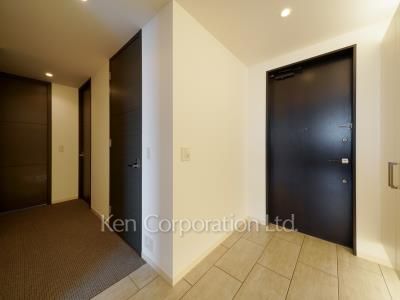 Entrance ※Photo of the same layout on 46 floor. Decoration and fixture may differ.