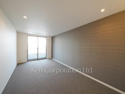 Master Bedroom ※Photo of the same layout on 46 floor. Decoration and fixture may differ.