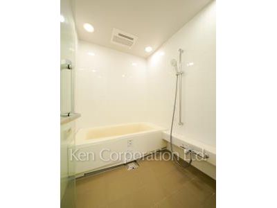 Bath ※Photo of the same layout on 46 floor. Decoration and fixture may differ.