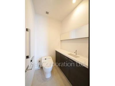 Lavatory ※Photo of the same layout on 46 floor. Decoration and fixture may differ.