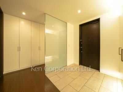 Entrance ※Photo of the same layout on 40 floor. Decoration and fixture may differ.