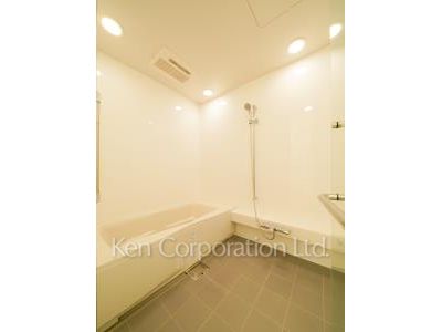 Bath ※Photo of the same layout on 40 floor. Decoration and fixture may differ.