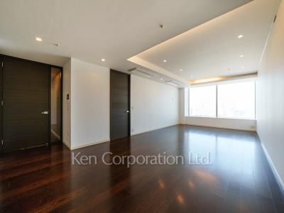 Living-Dining ※Photo of the same layout on 47 floor. Decoration and fixture may differ.